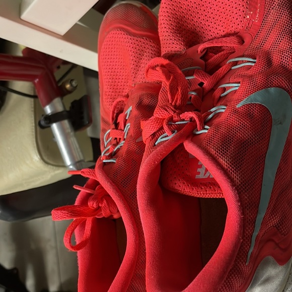 Cute hot pink Nike runners 💗 - Picture 2 of 4